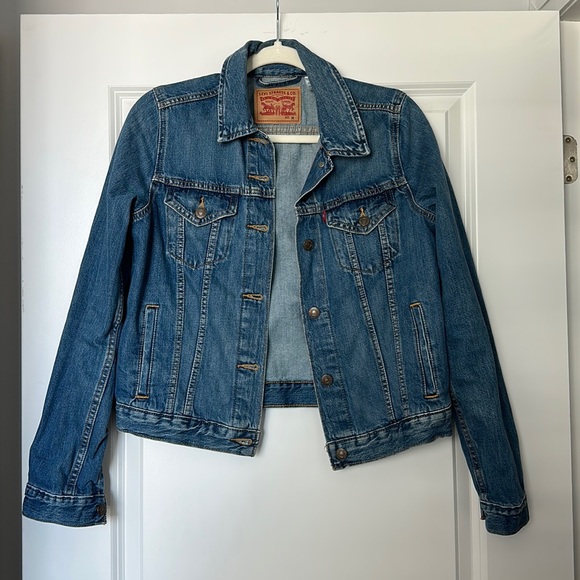 Levi’s Original Trucker Denim Jacket Medium Wash in Medium - Picture 2 of 2